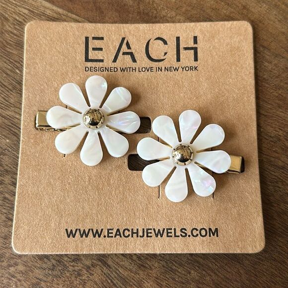 Each Jewels Shiny Pearl Petals Daisy Hair Clips Set of Two! - Picture 9 of 9